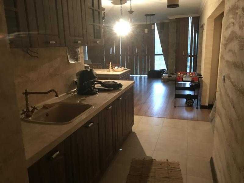 Дава се под наем Тристаен апартамент в Бургас, Център - 97 кв.м за 300 € - Снимка #6