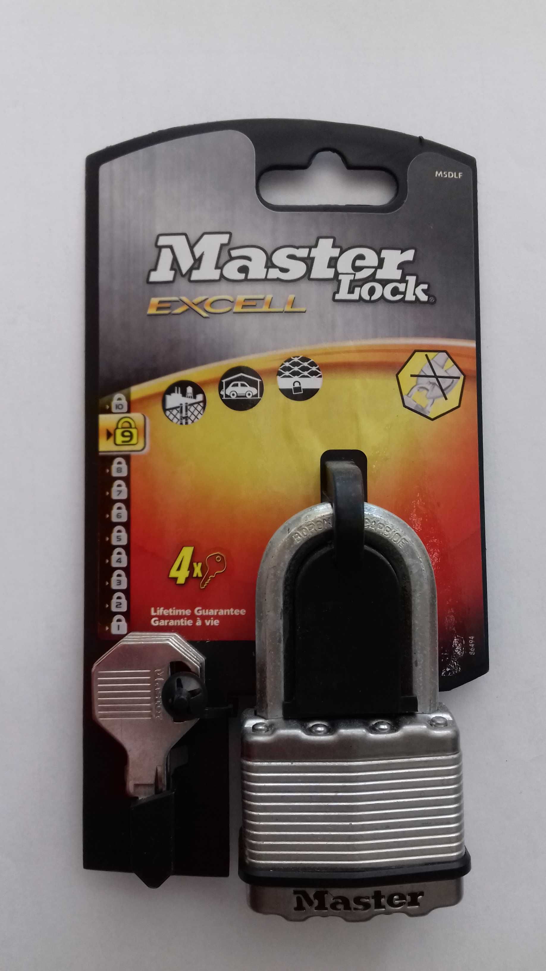 Катинар Master lock за огради, складове, помощни помещения