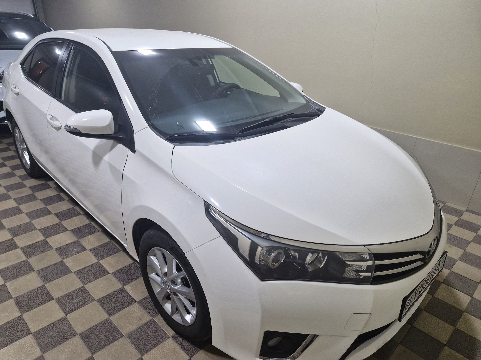 Продам свою TOYOTA COROLLA 2015 года выпуска