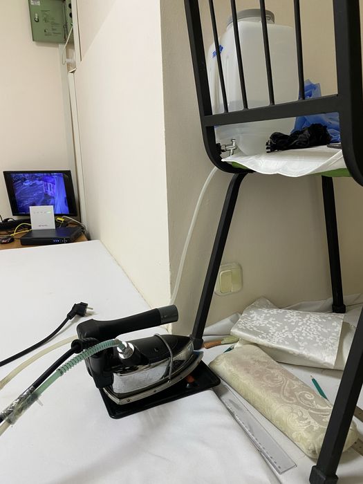 Утюг новый паровой новый Trio с бочком в коробке