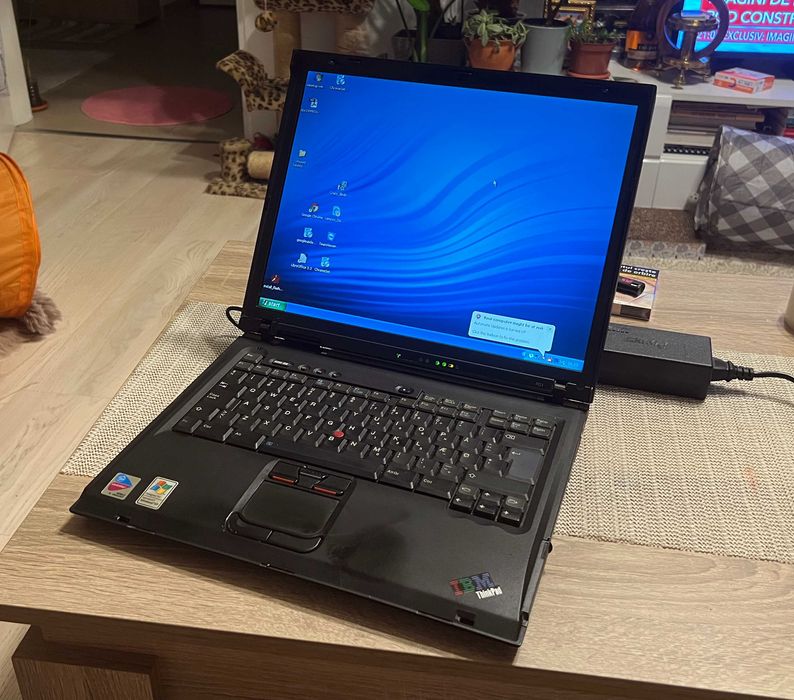 Laptop IBM ThinkPad R51 original cu Windows XP si incarcator nou