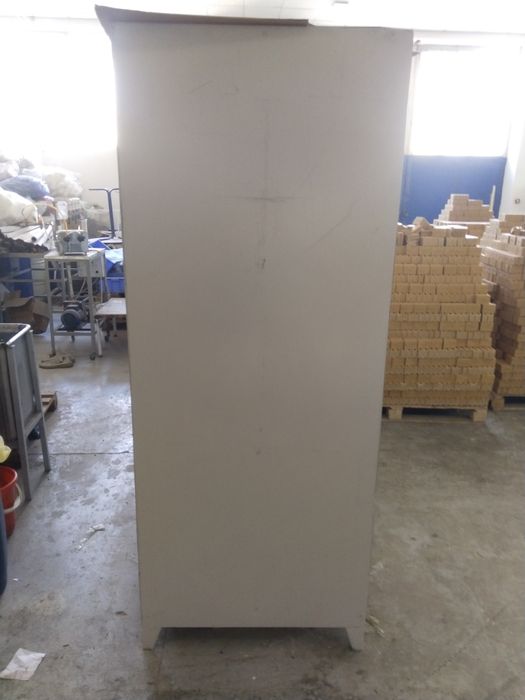 Шкаф раздивалочний