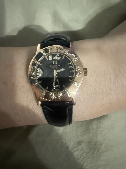 Часы ника золотые