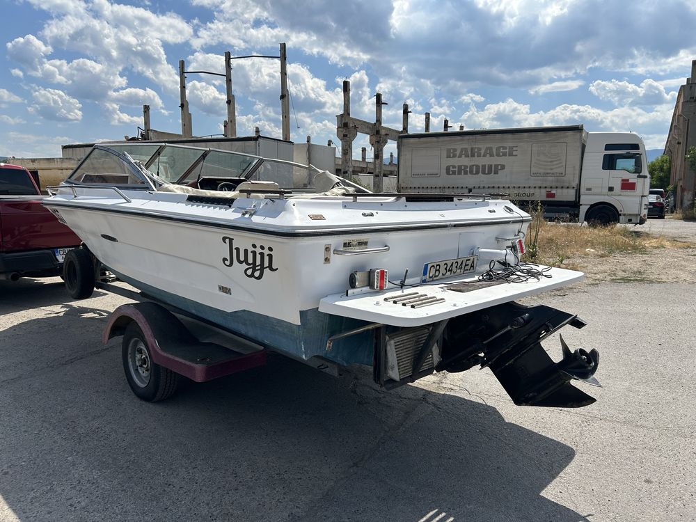 Продавам лодка SeaRay с колесар