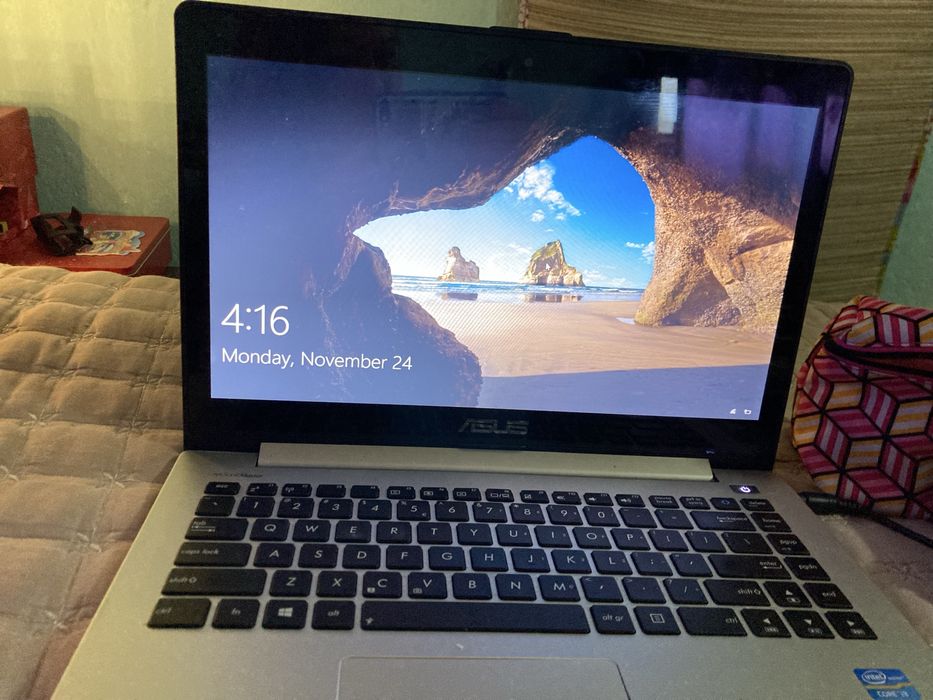 ASUS лаптоп продавам