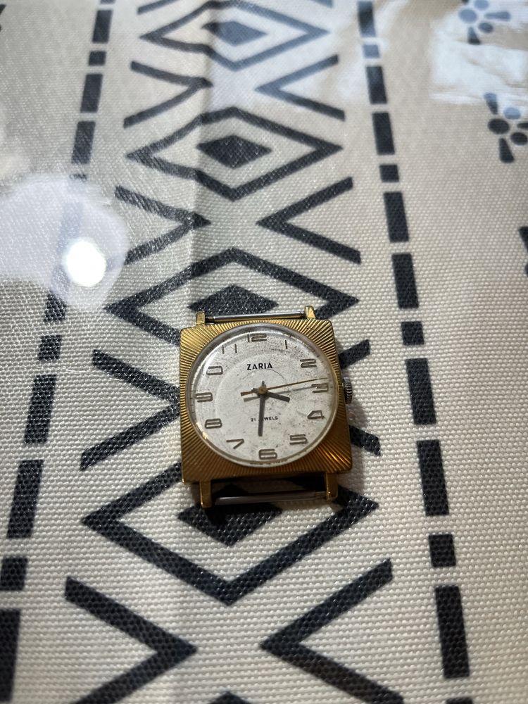 Продам часы  ZARIA