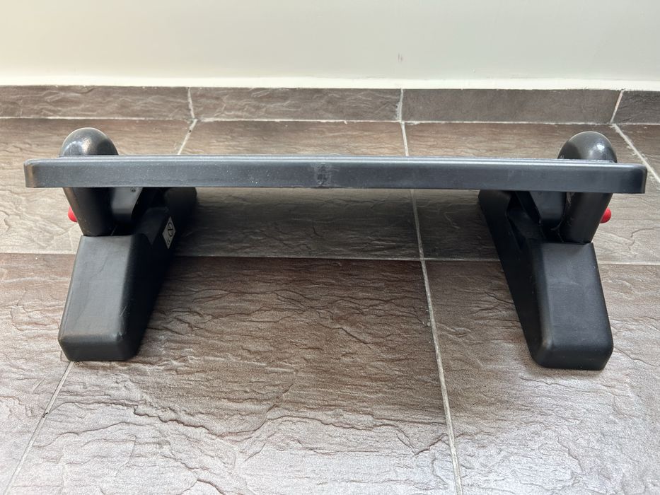 Подложка за крака под бюро