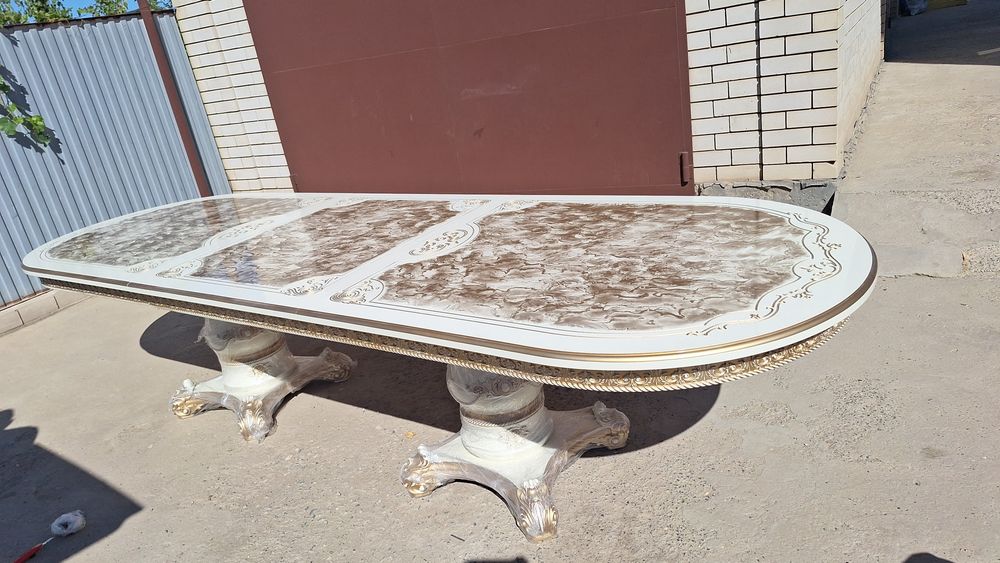 Стол овалный гостинный