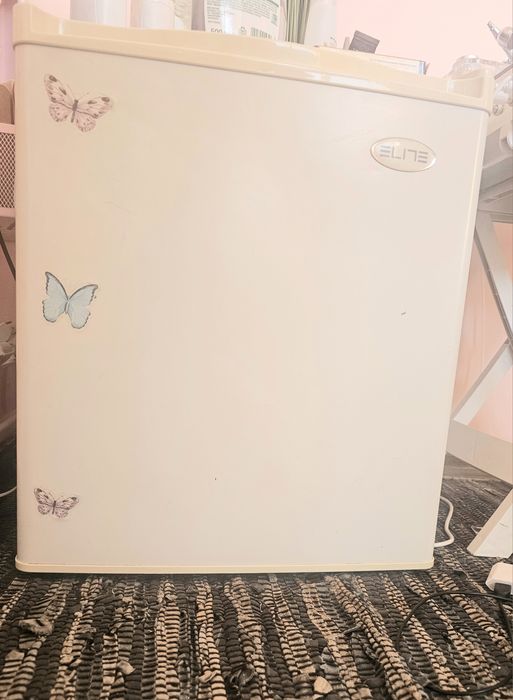 Мини хладилник в перфектно състояние