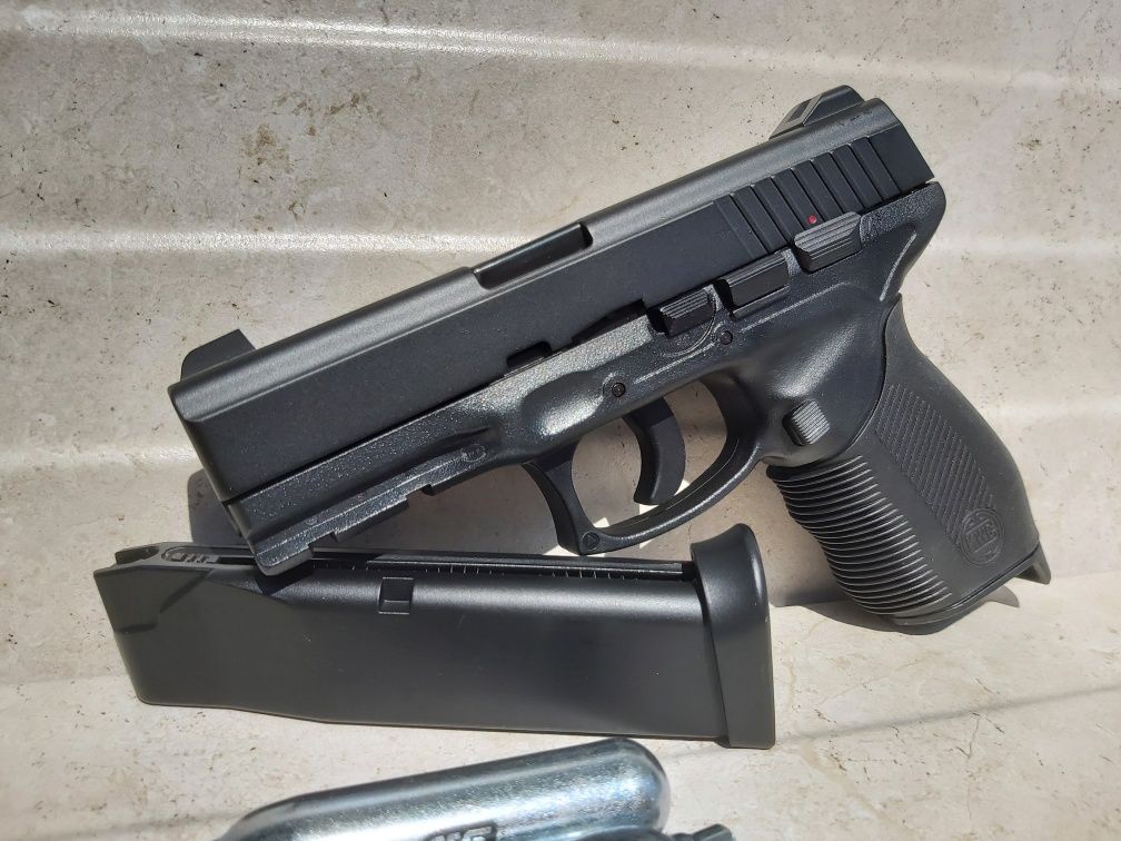 Pistol airsoft METAL Taurus Co2 6mm puternic precis Glock Walther p99