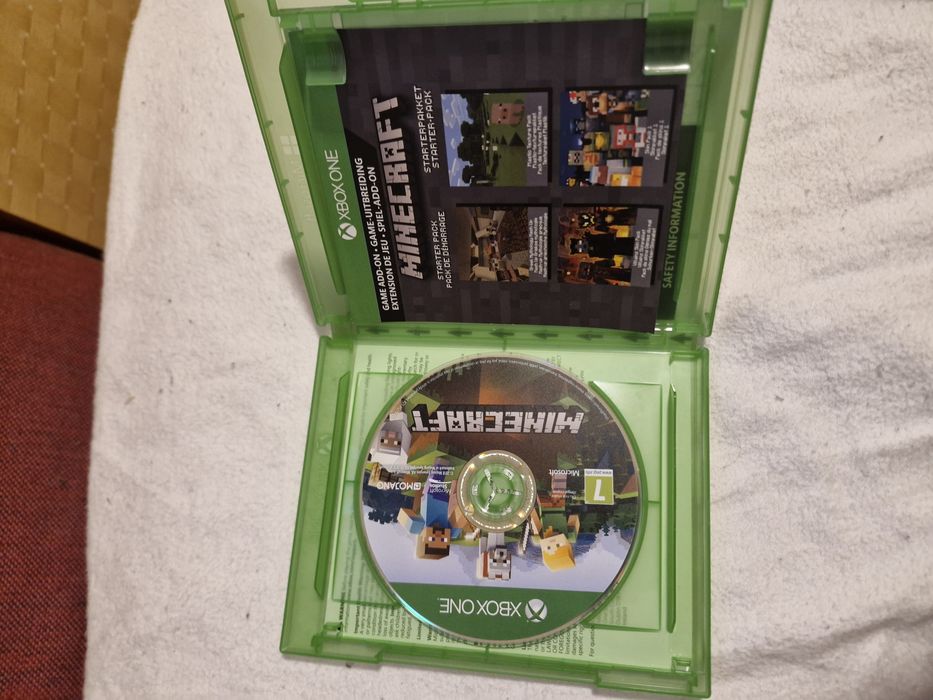 Vand joc minecraft xbox sau schimb cu jocuri pentru ps4/ps5