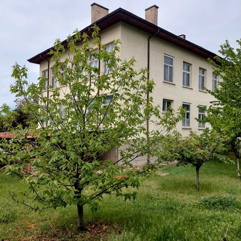 Къща в Благоевград-Струмско площ 750кв.м. цена 355000 евро