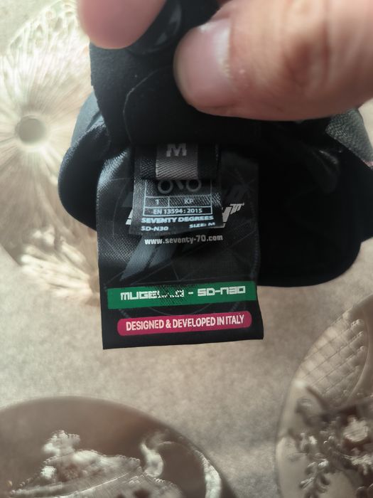 Casca axxis + Mănuși seventy SD