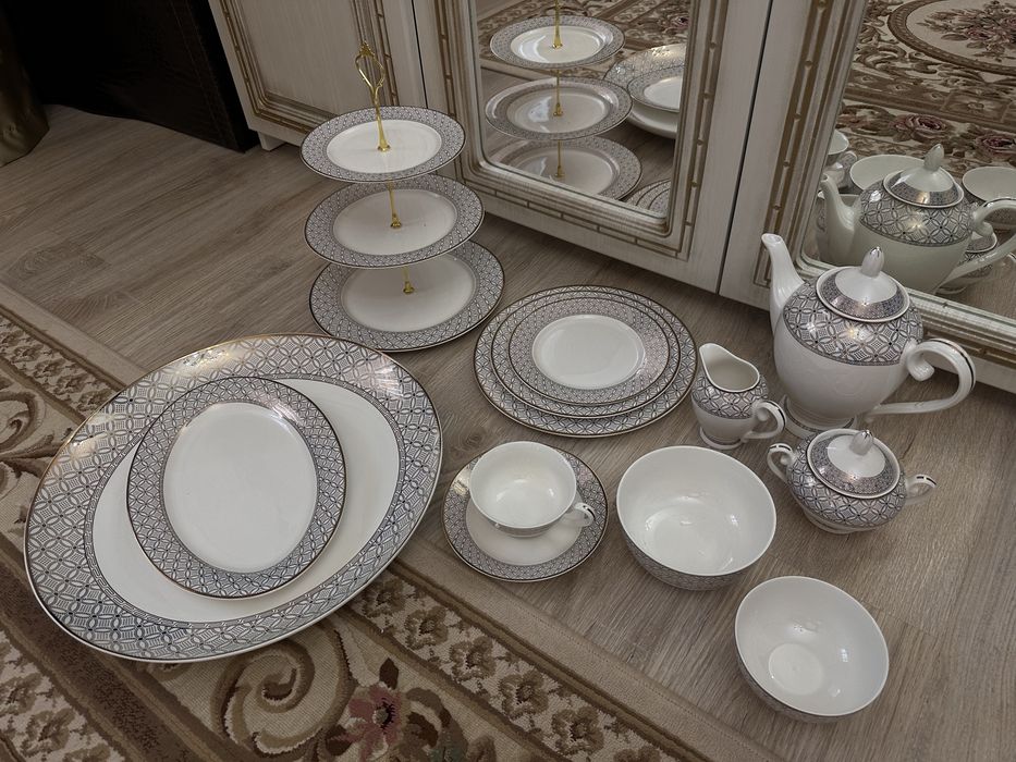 98 предмет на 12 персон !