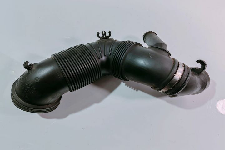 Furtun admisie aer 3C0129654P Skoda Superb a 2-a generatie seria