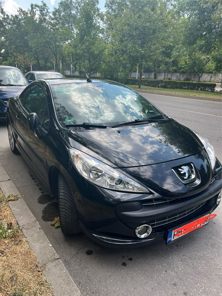 Прадавам лек автомобил кабрио Пежо  207 CC