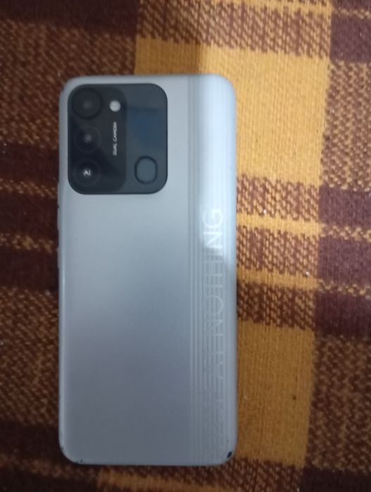 Продам смартфон техно 8с