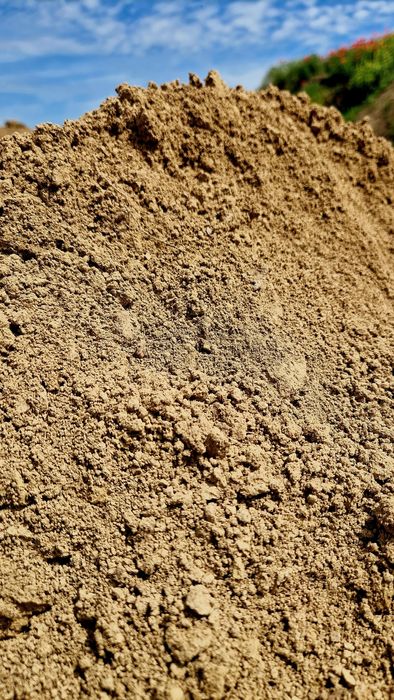 Balastru ,nisip, sort, pământ negru și galben, piatră concasată