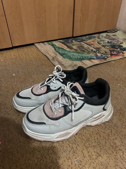 Женские кроссовки 40 размер