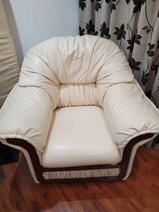 Canapea crem extensibilă