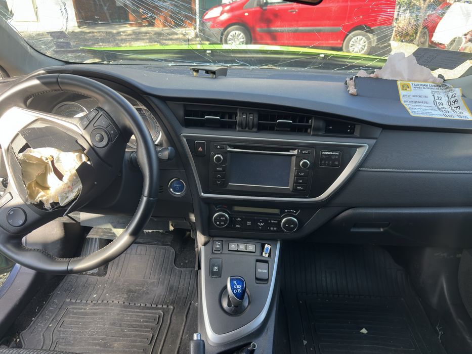 Toyota Auris 1.8 hybrid 136 кс 2014г На Части!