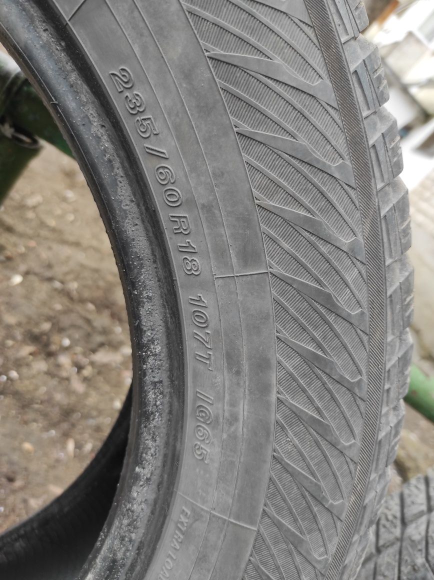 Продам шины зима YOKOHAMA 235*60R18 цена за пару