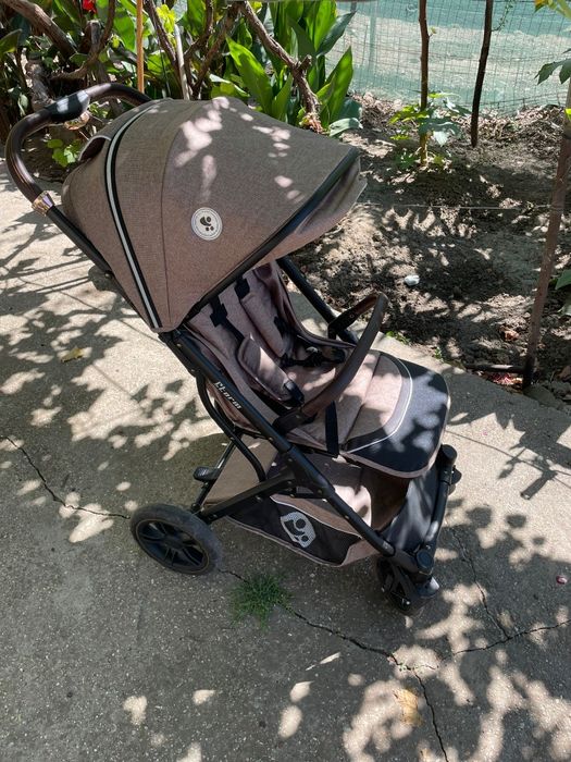 cărucior bebe aproape nou