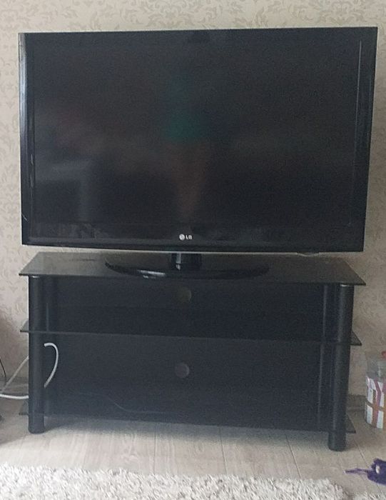 ТЕЛЕВИЗОР МАРКИ LG - диагональ 109 см 45000 т.