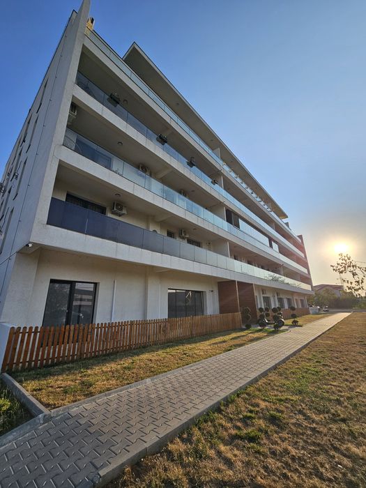 Inchiriez apartament cu 2 camere cu loc de parcare