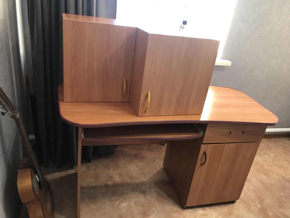 Продам стол компьютерный со шкафчиком