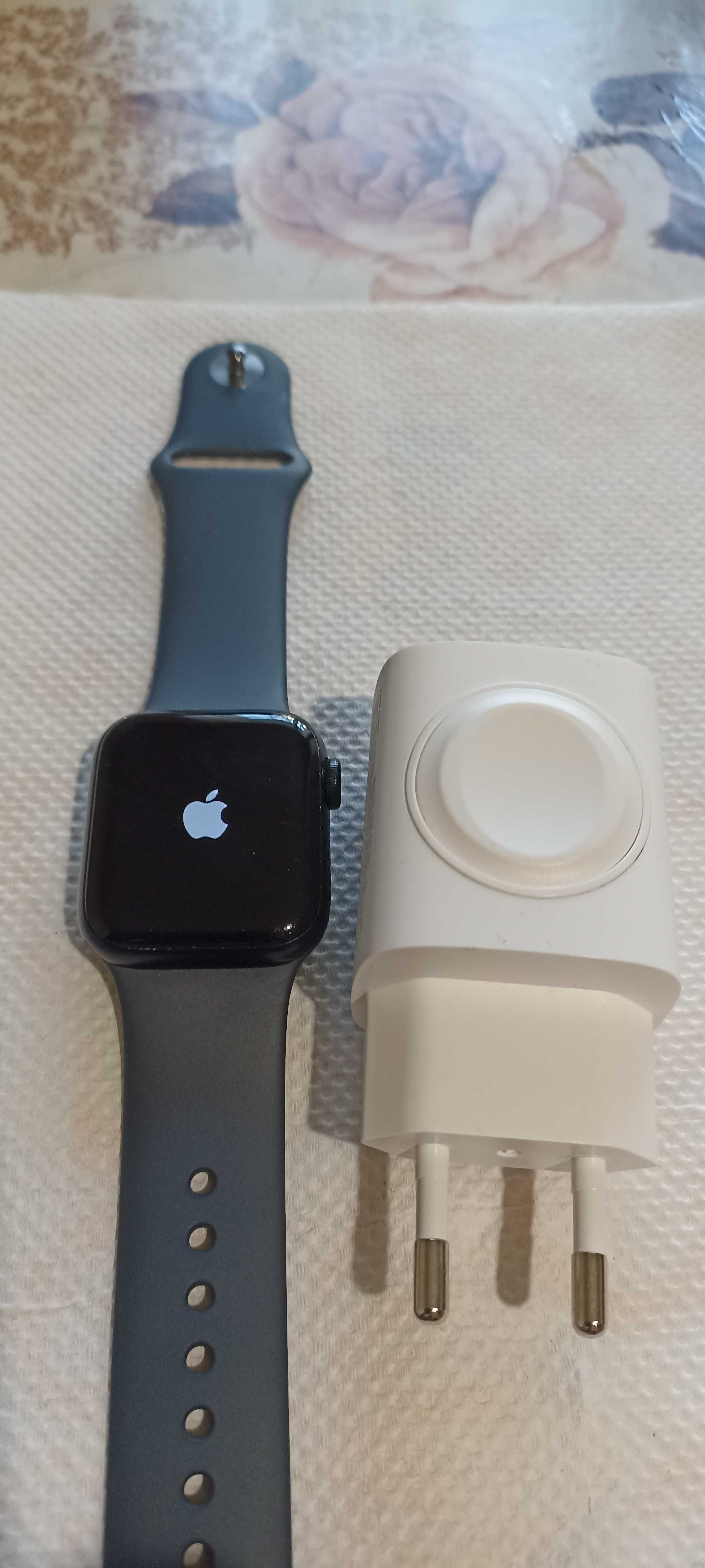 Продавам Apple watch 5