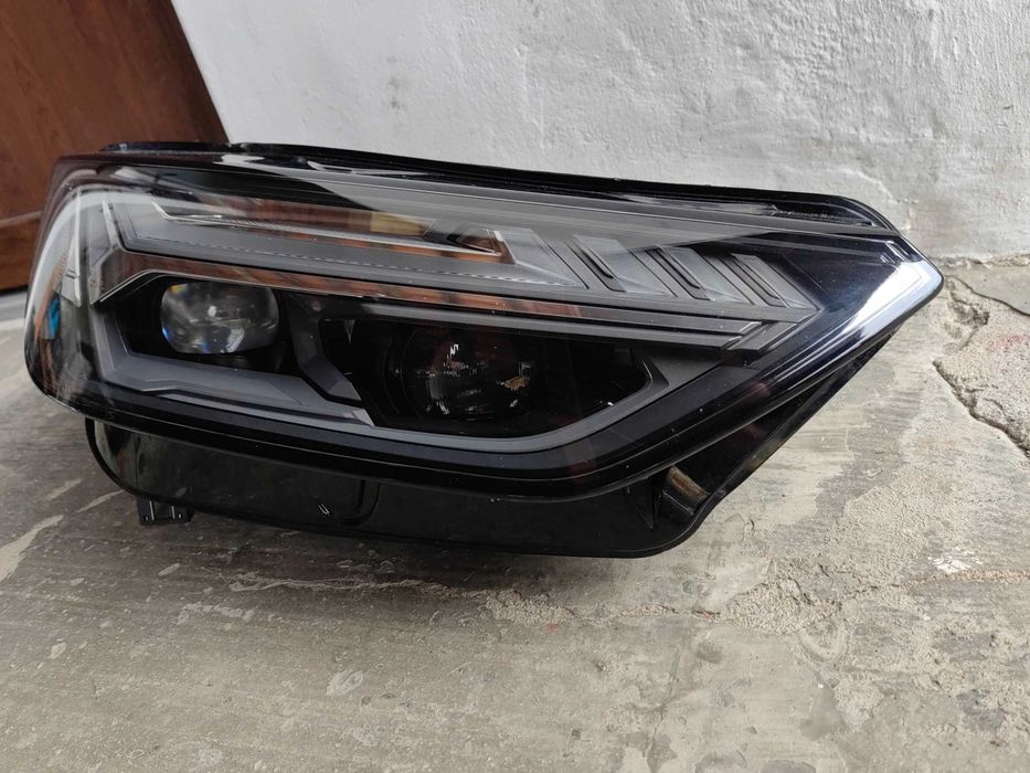 Фар Audi Q5 Matrix LED десен / Фар Ауди Кю5 LED Оригинален