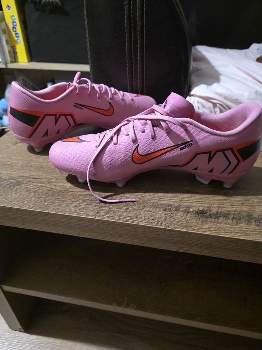 Чисто нови Nike Mercurial