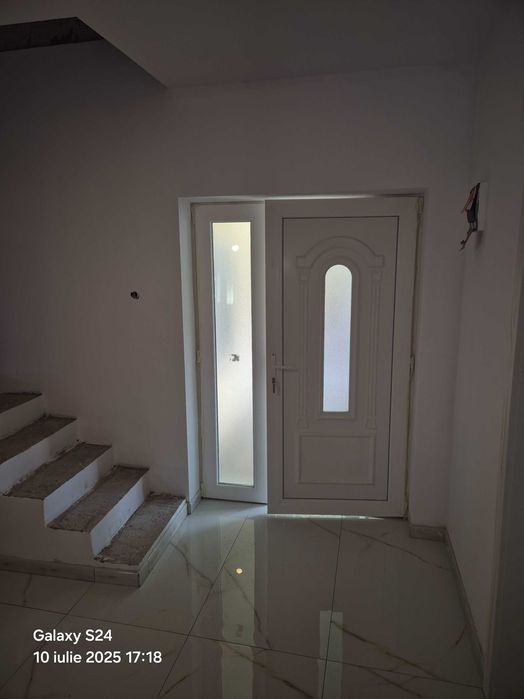 Montam geamuri și uși de interior și exterior
