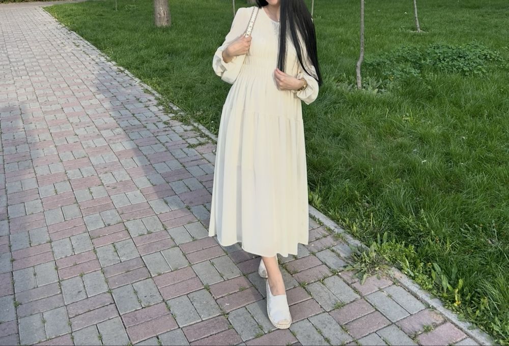 Продаю платья размер С подходит и на М.
