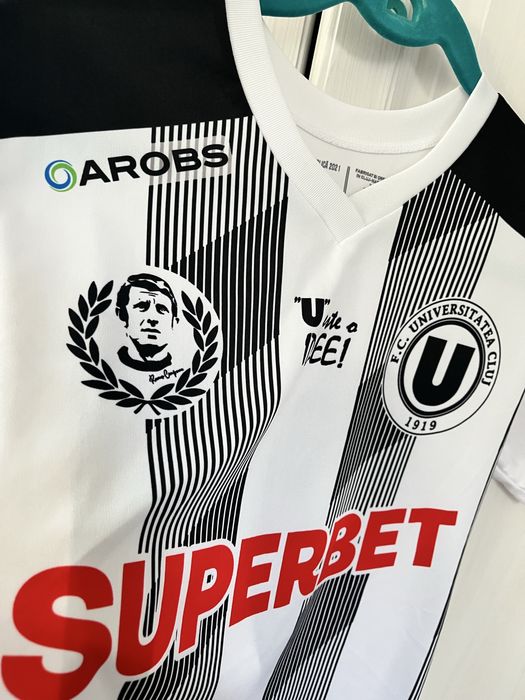Tricoud e fotbal U Cluj  Marime M cumparat de la shop oficial
