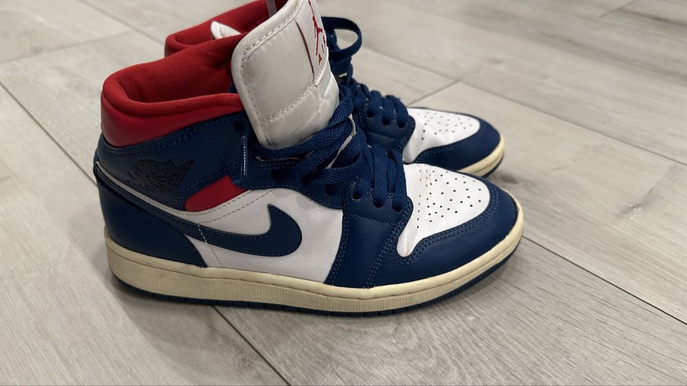 Air Jordan 1 Mid marime 38.5