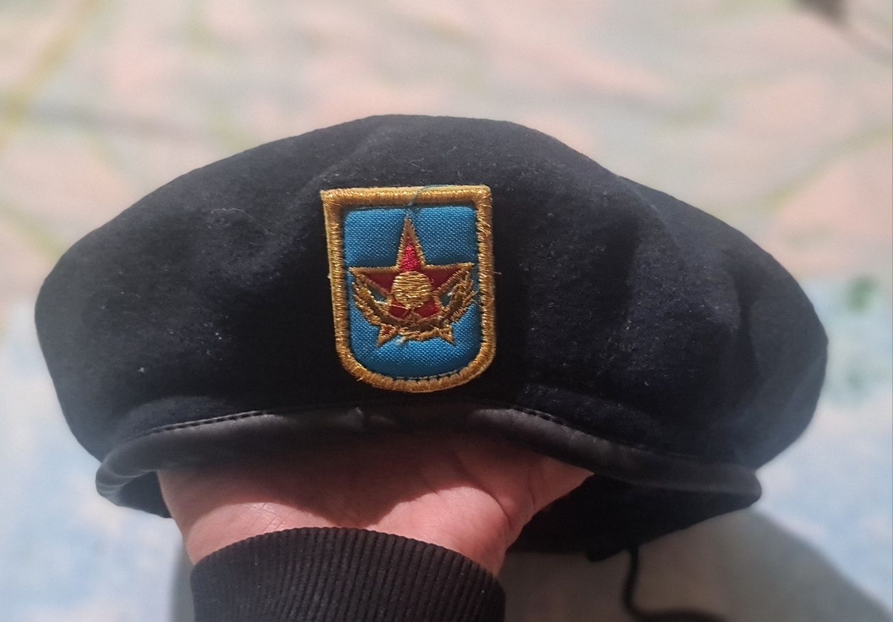 Продам недорого новую военную беретку..Размер58