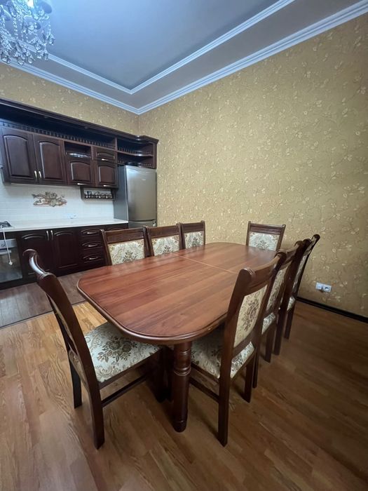 Продаются стол со стульями