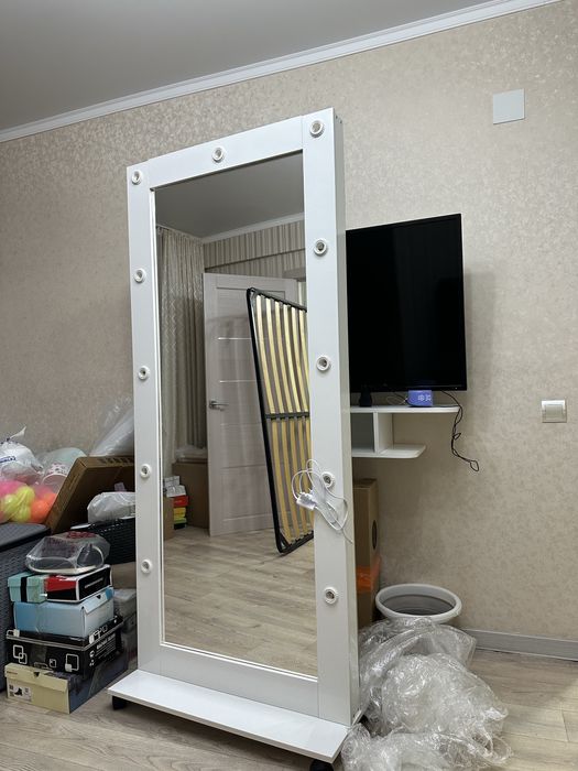 Зеркало с лампочками 80*190