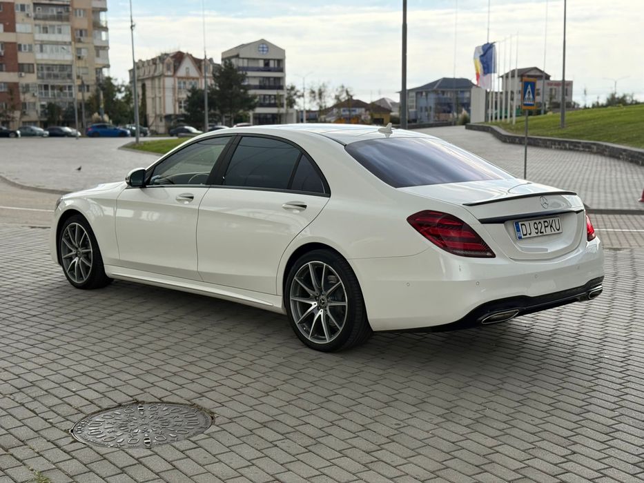 Mercedes S 450.