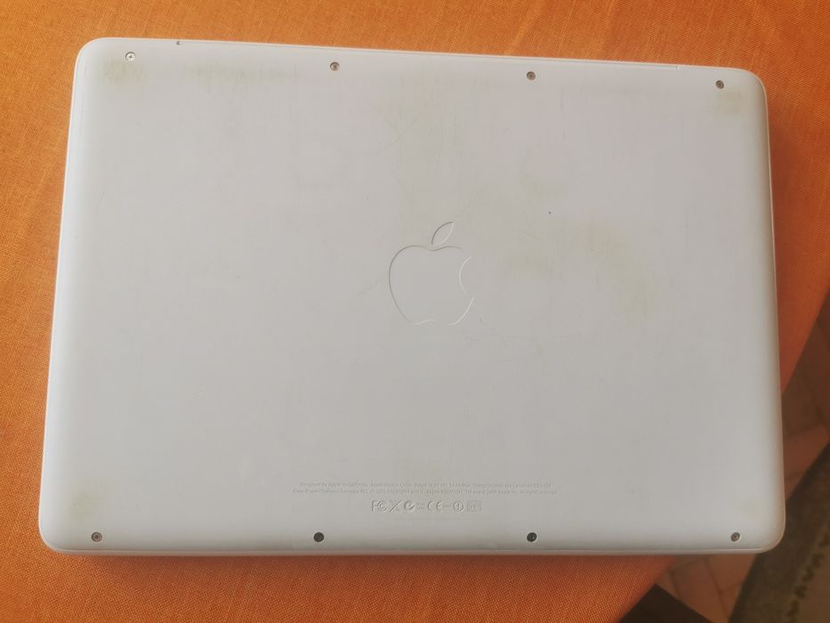 Apple MacBook A1342