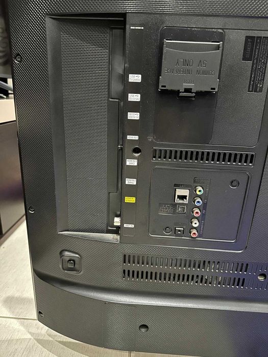 Vand TV Samsung UE48JU6440W