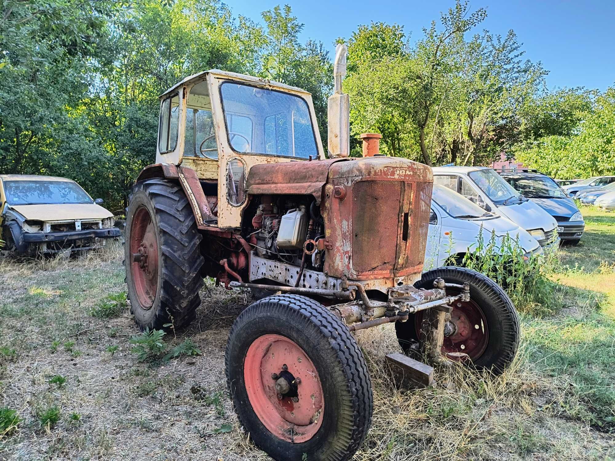 Продавам трактор Беларус