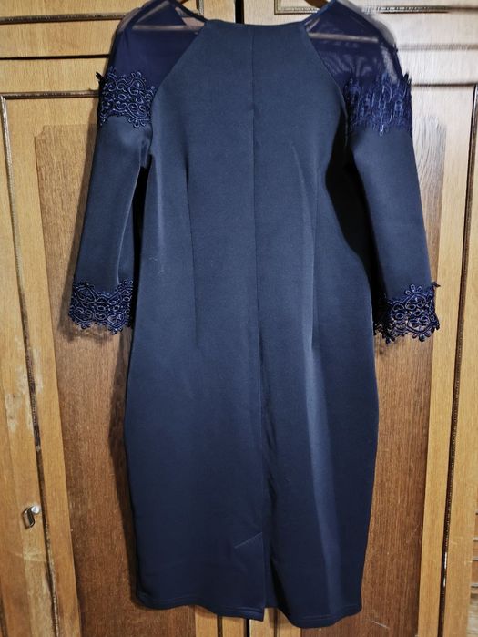 Женское платье чёрного цвета