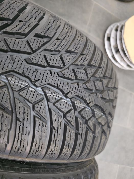 Нови зимни гуми 245 45 18 - Nokian