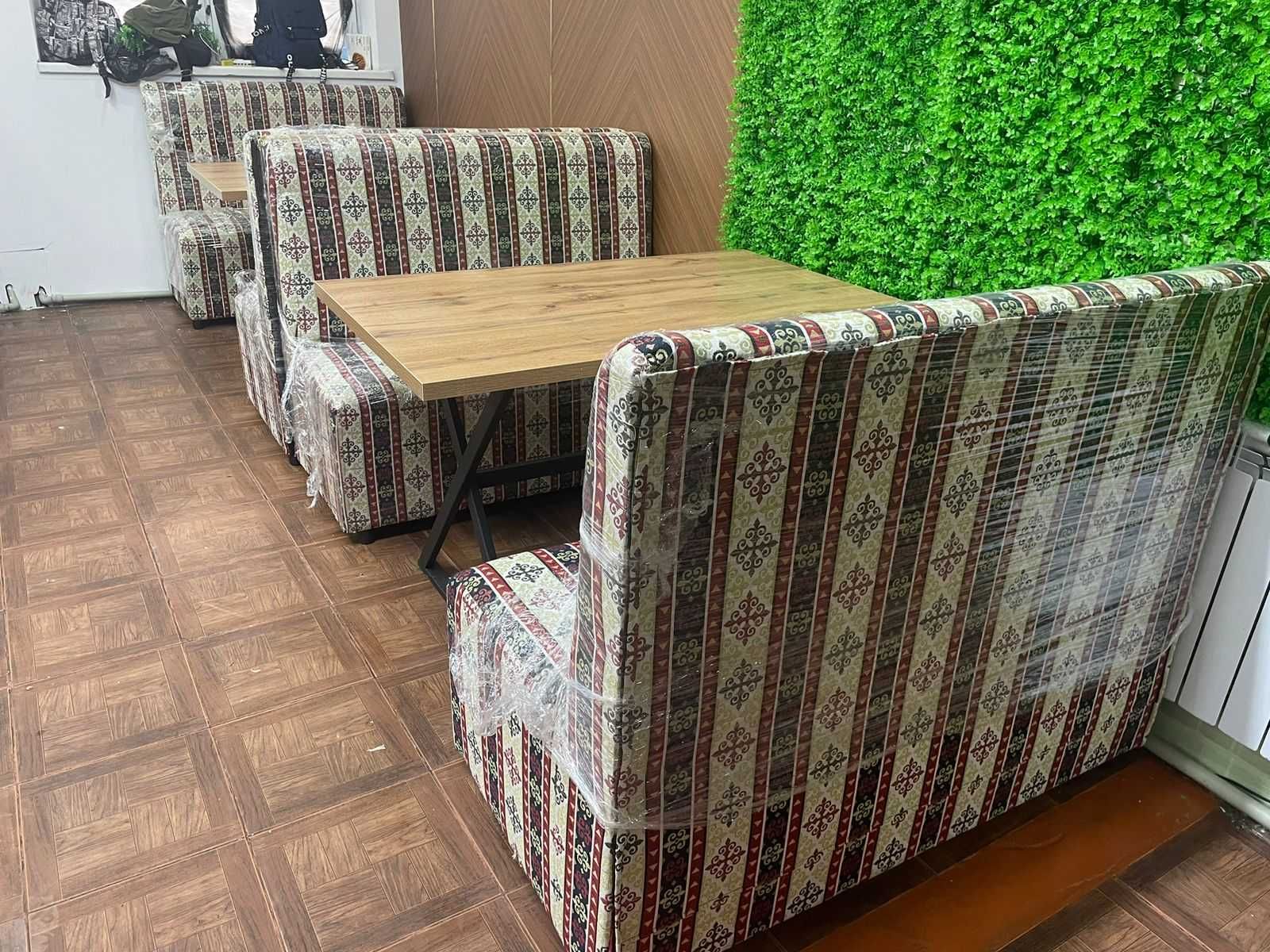 Диваны для кафе, ресторанов (в комплекте), столы для кафе