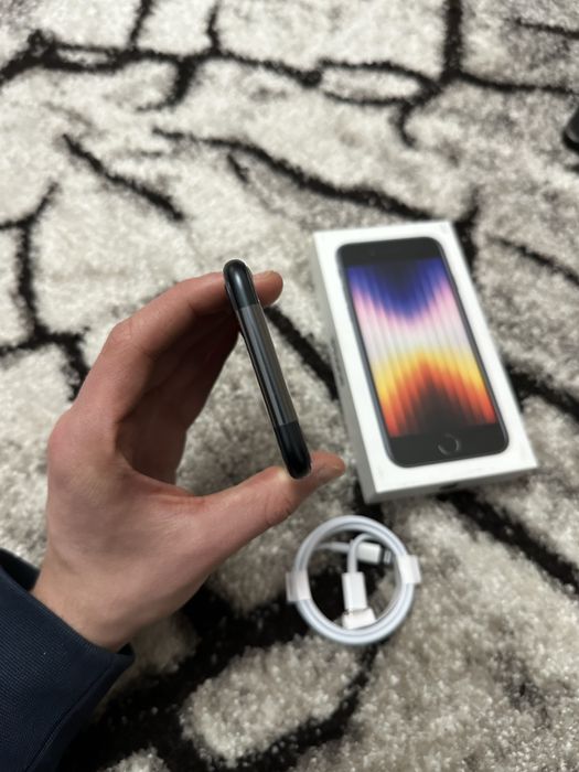 iPhone SE3 NOU desigilat doar activat 100%baterie