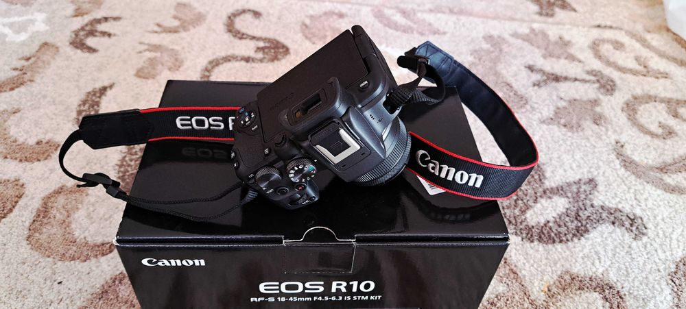 Canon EOS R10 -отлично състояние
