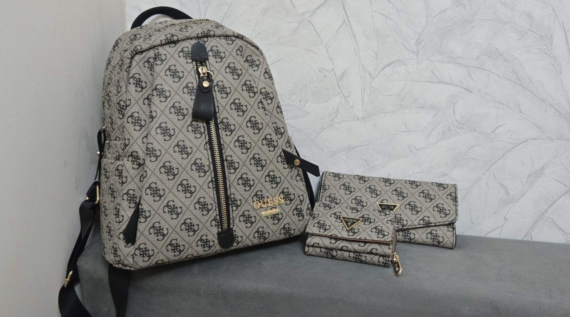 Guess , LV, Karl... дамски чанти и раници, клъч и портмонета, кардхолд
